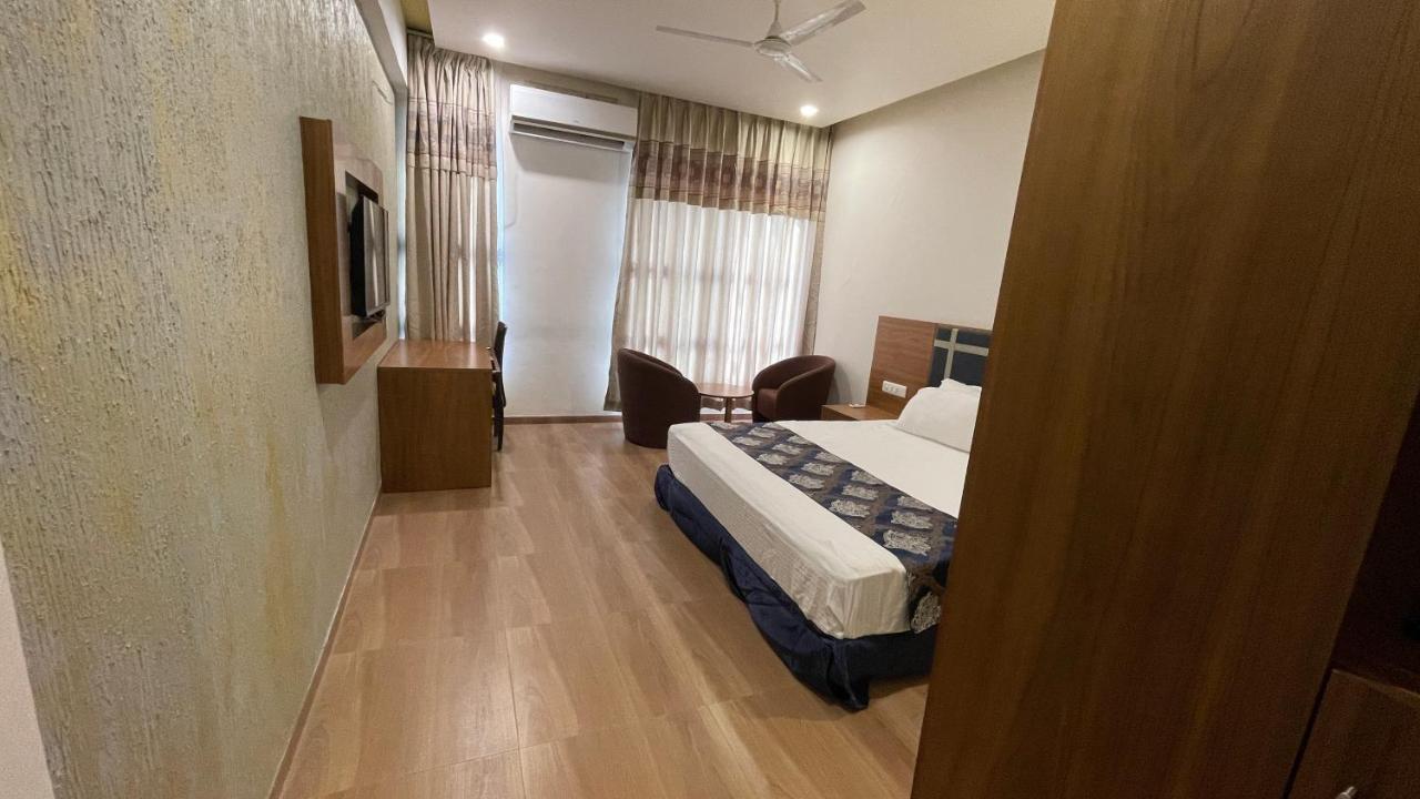 Heaven 7 Hotel & Resort Himatnagar Exterior foto
