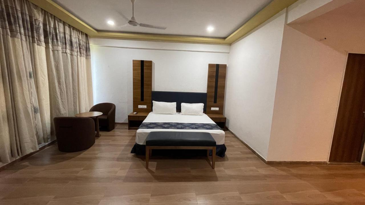 Heaven 7 Hotel & Resort Himatnagar Exterior foto