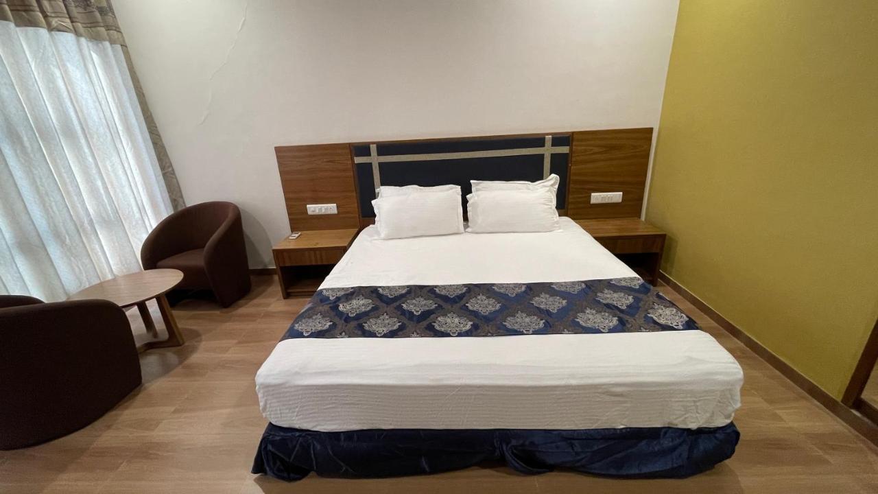Heaven 7 Hotel & Resort Himatnagar Exterior foto