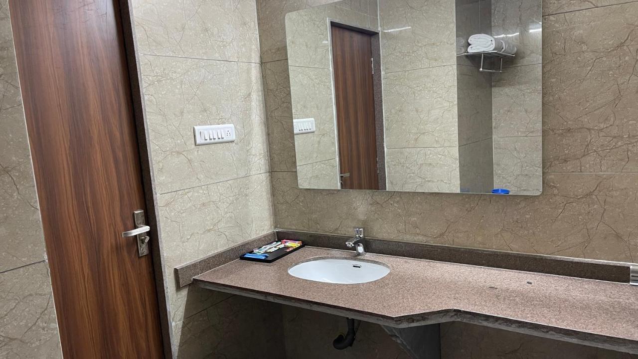Heaven 7 Hotel & Resort Himatnagar Exterior foto