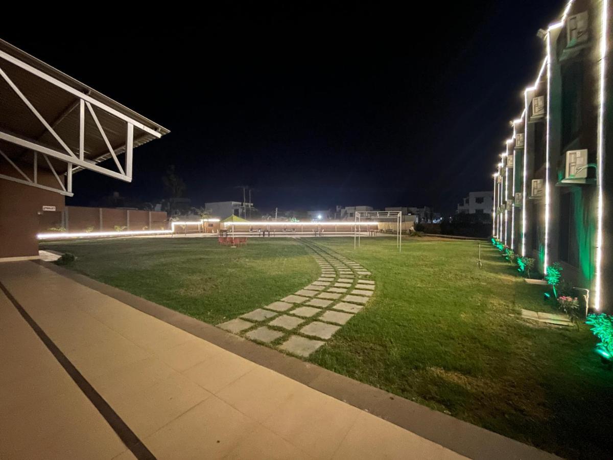 Heaven 7 Hotel & Resort Himatnagar Exterior foto