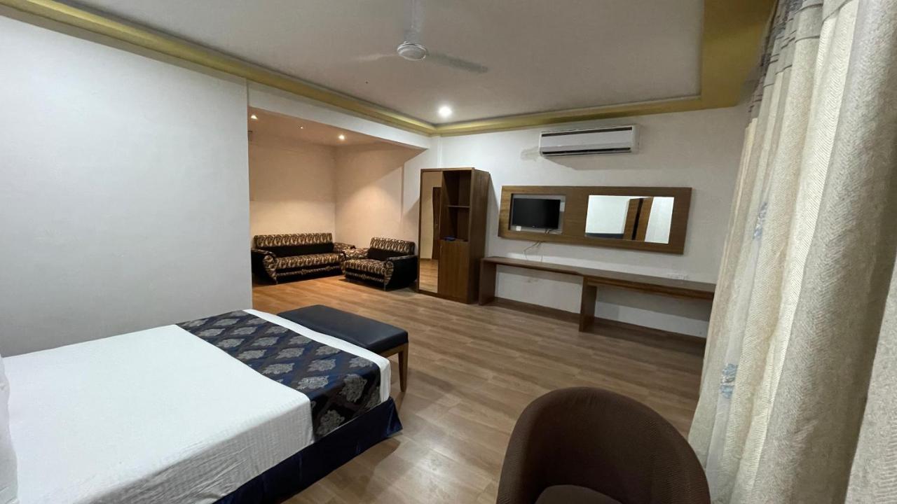 Heaven 7 Hotel & Resort Himatnagar Exterior foto