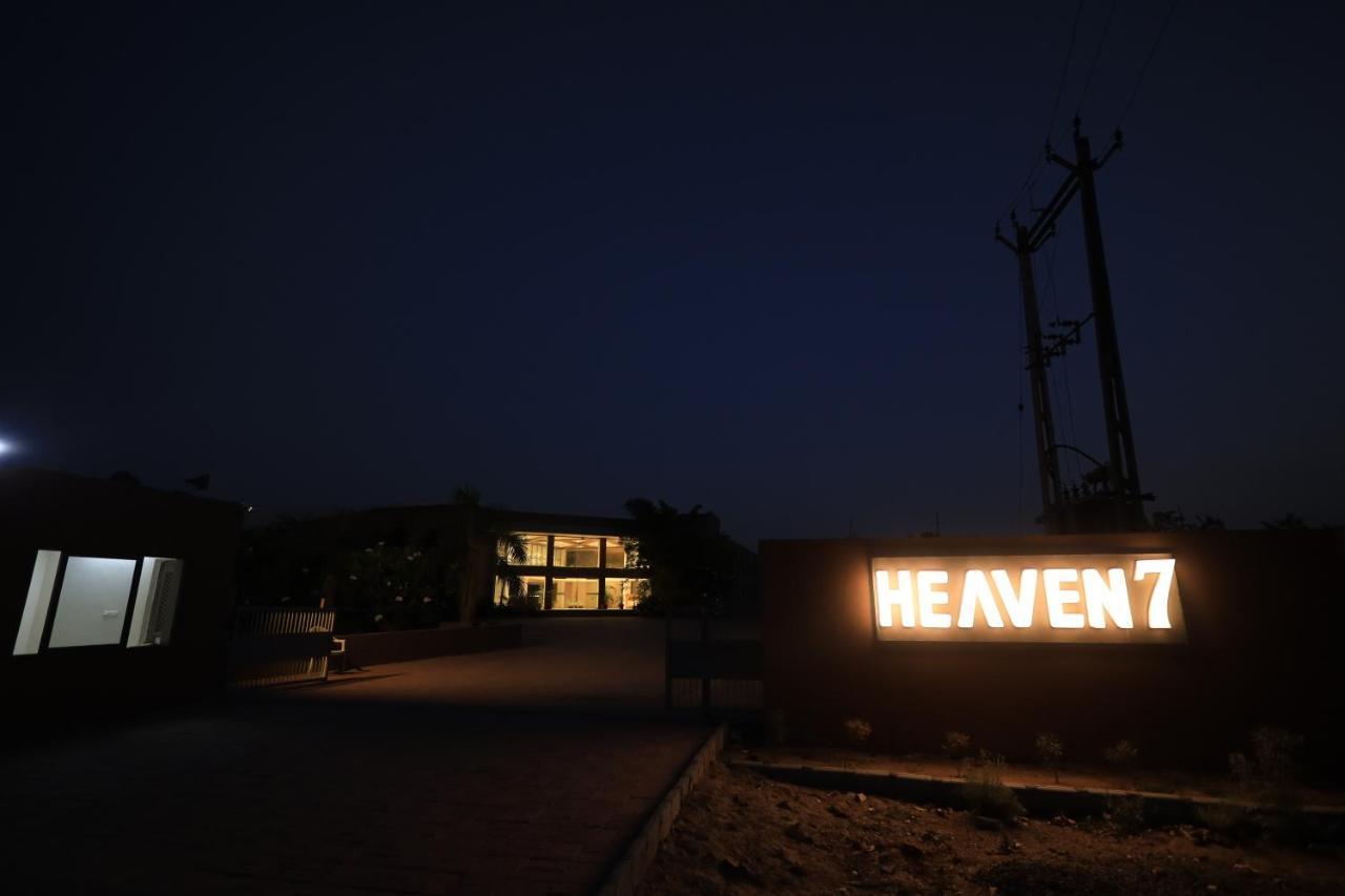 Heaven 7 Hotel & Resort Himatnagar Exterior foto
