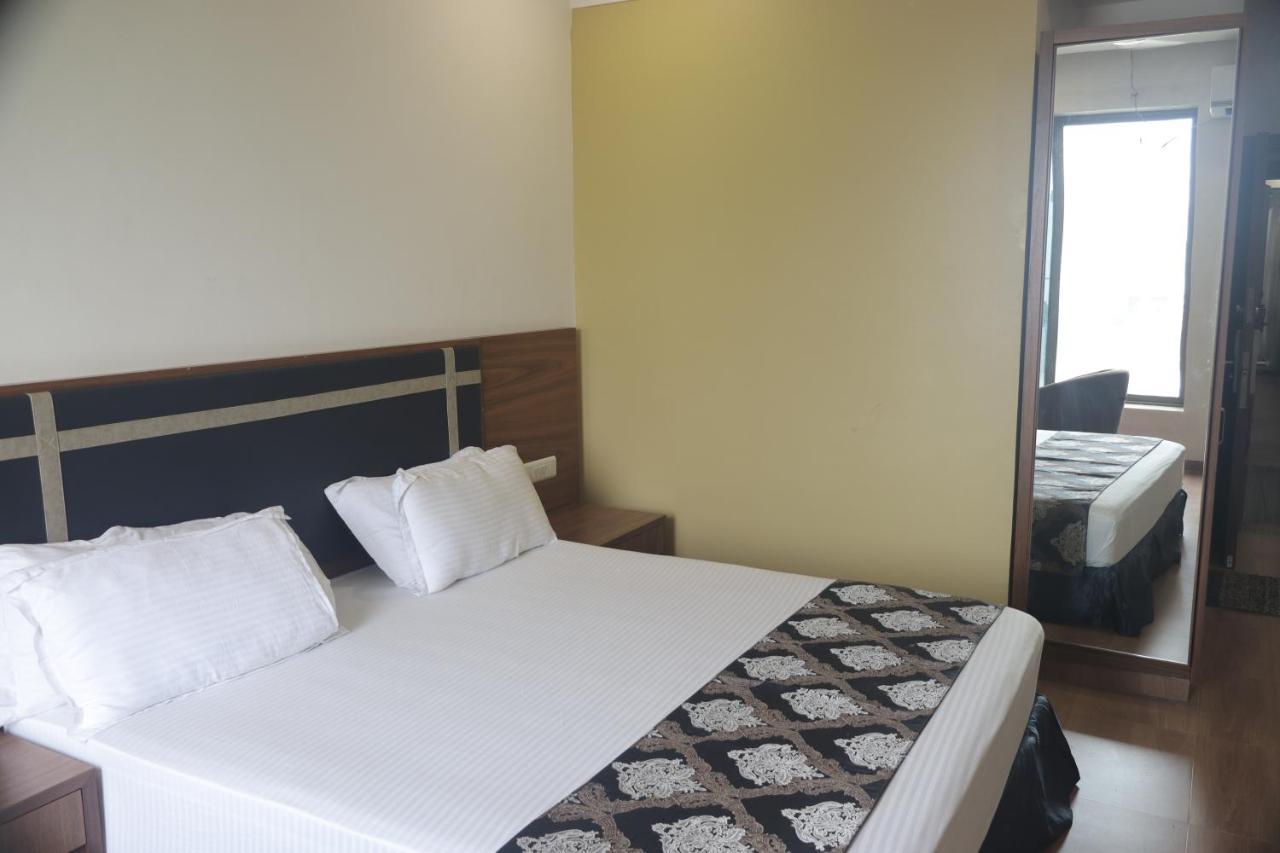 Heaven 7 Hotel & Resort Himatnagar Exterior foto