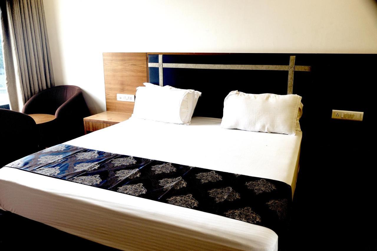 Heaven 7 Hotel & Resort Himatnagar Exterior foto